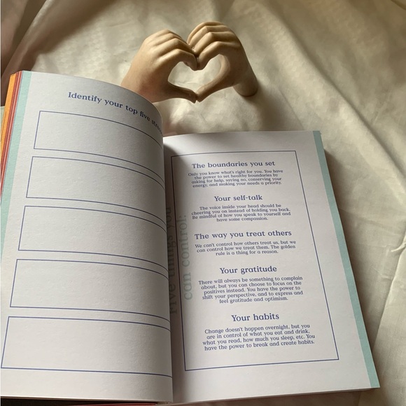 ୨୧ ･ﾟ✧ Feel Your Best For Personal Growth Book - Picture 7 of 8